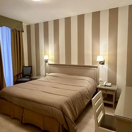 Hotel Bristol Триест Экстерьер фото