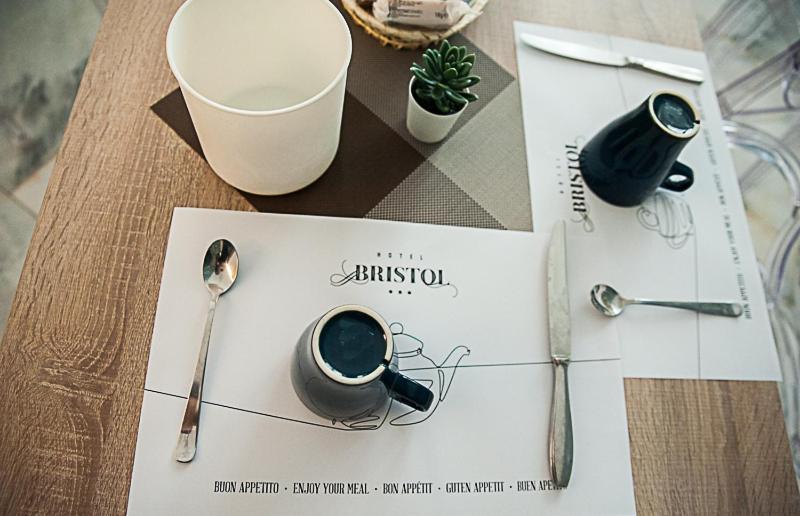 Hotel Bristol Триест Экстерьер фото