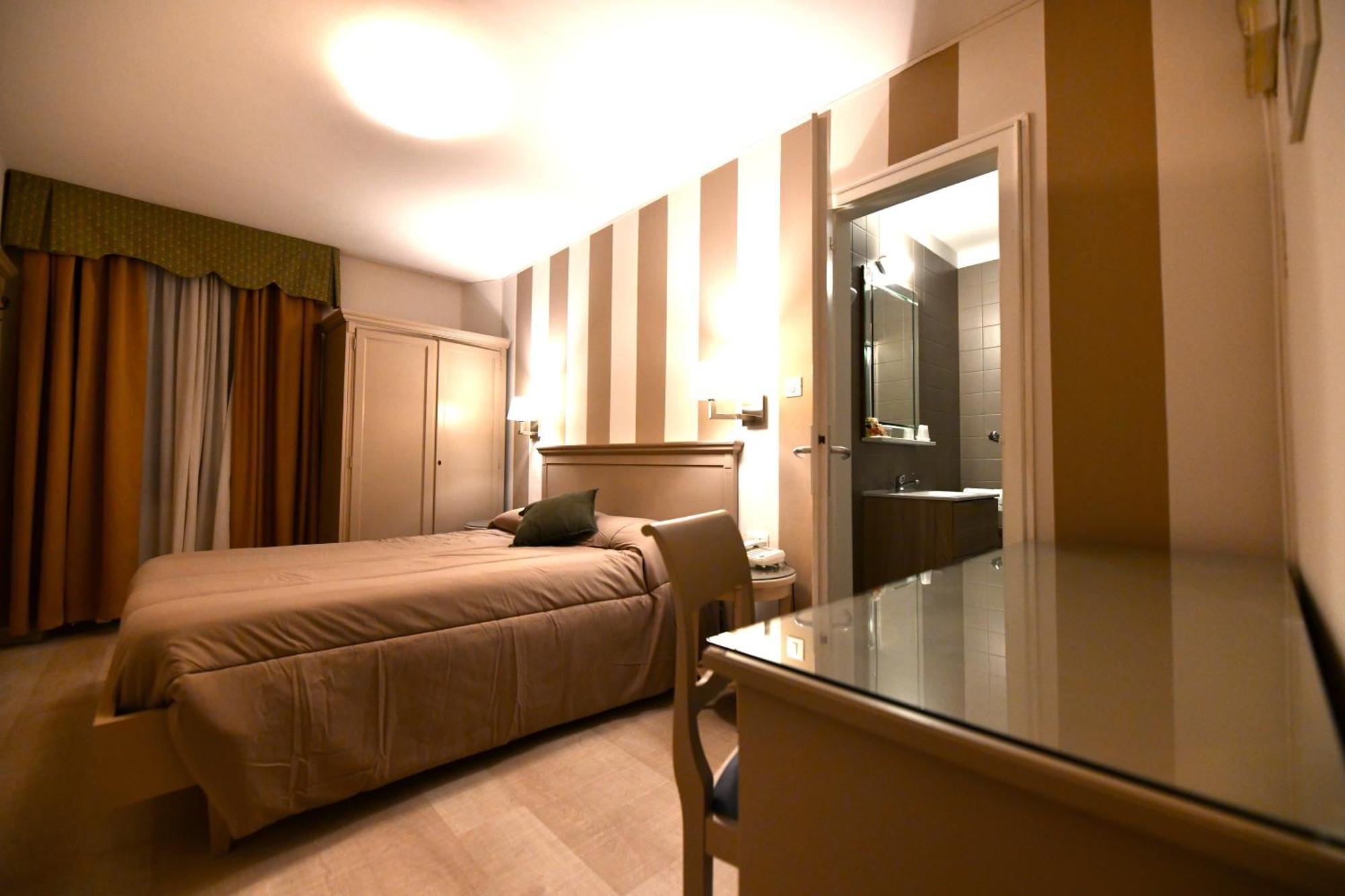 Hotel Bristol Триест Экстерьер фото