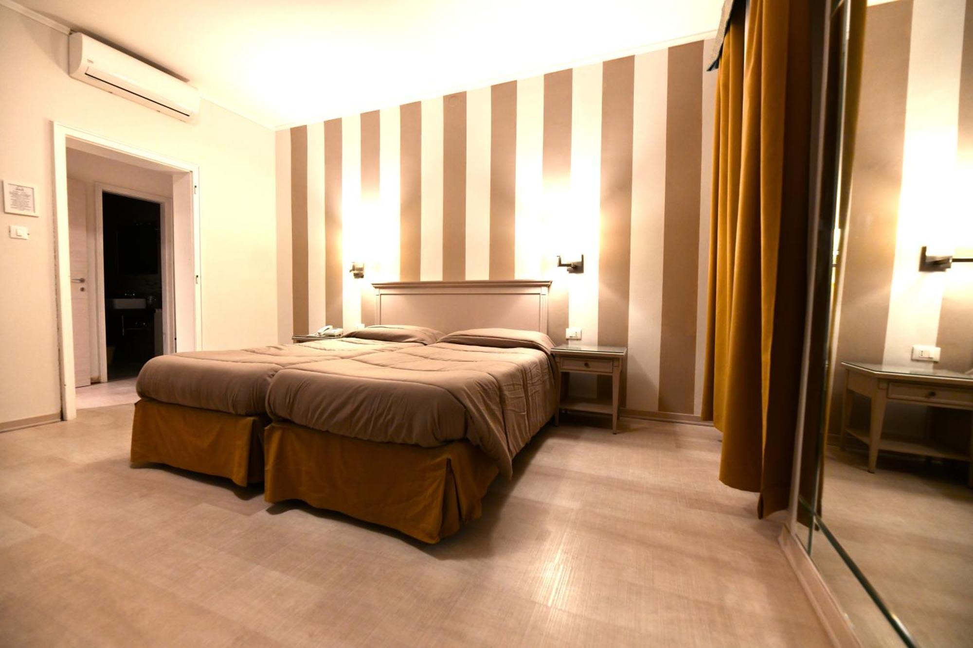 Hotel Bristol Триест Экстерьер фото