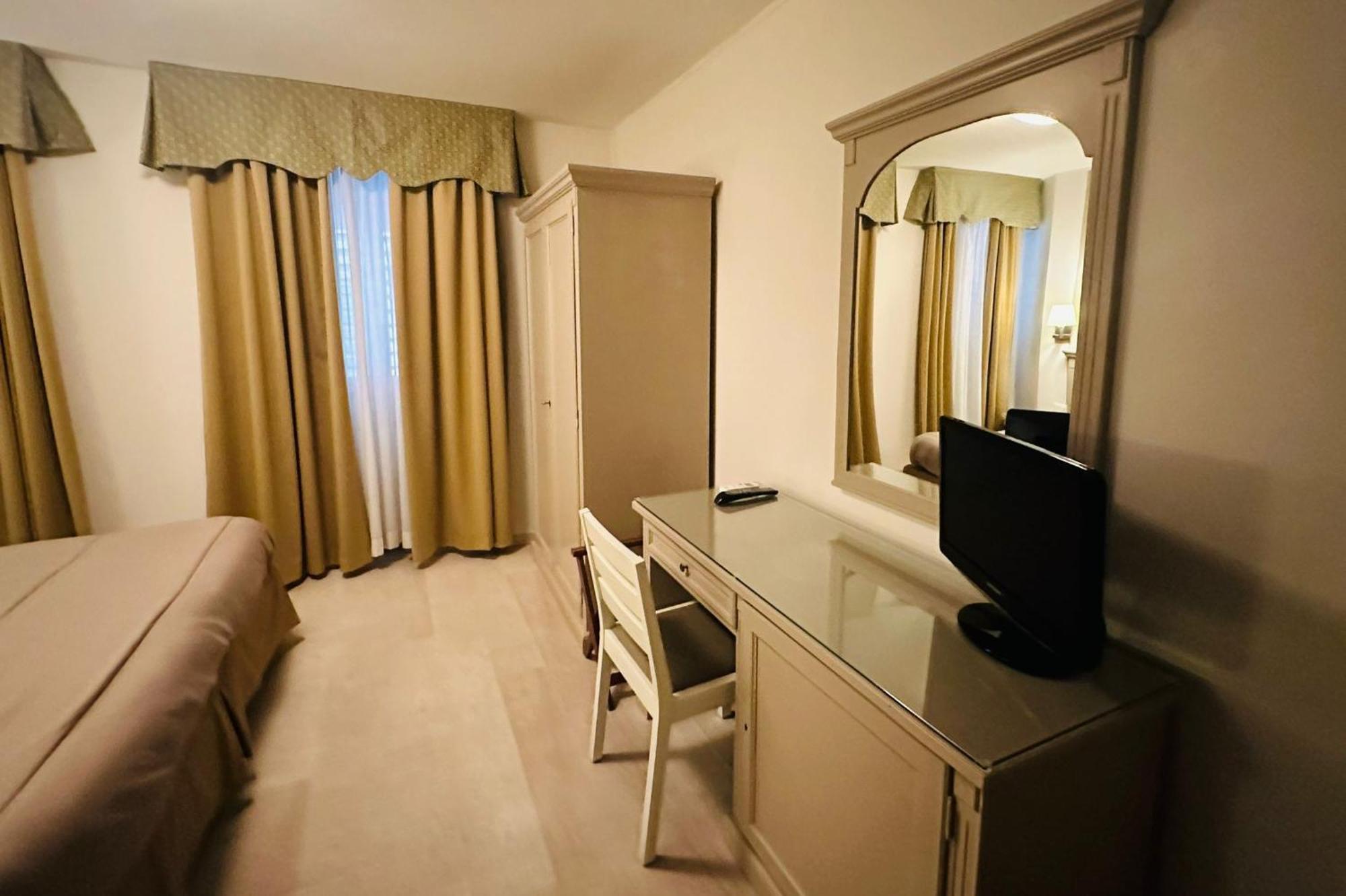 Hotel Bristol Триест Экстерьер фото