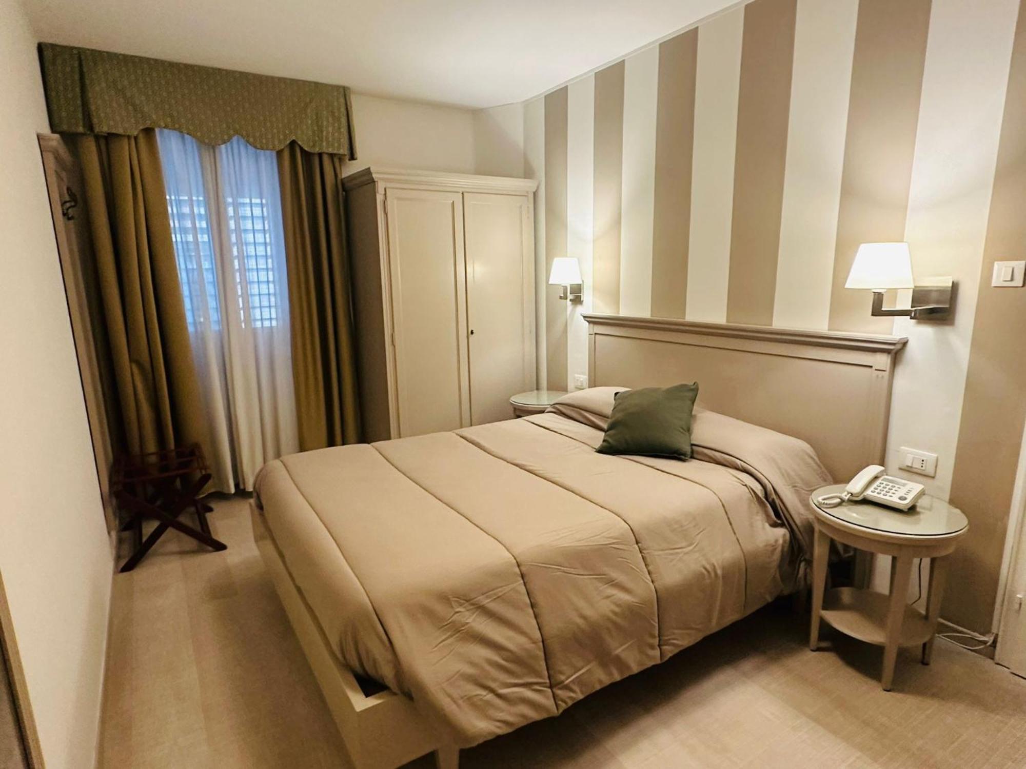 Hotel Bristol Триест Экстерьер фото