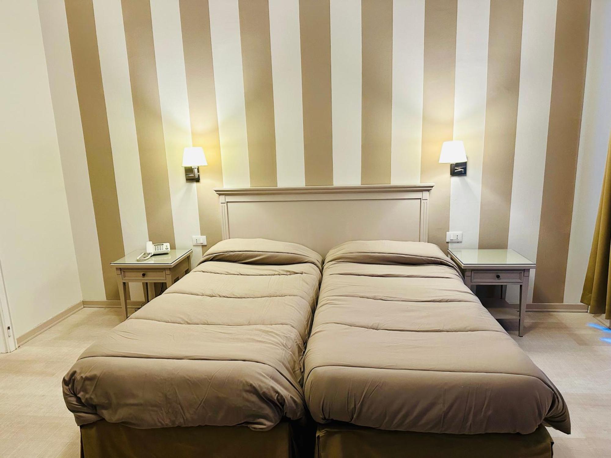 Hotel Bristol Триест Экстерьер фото