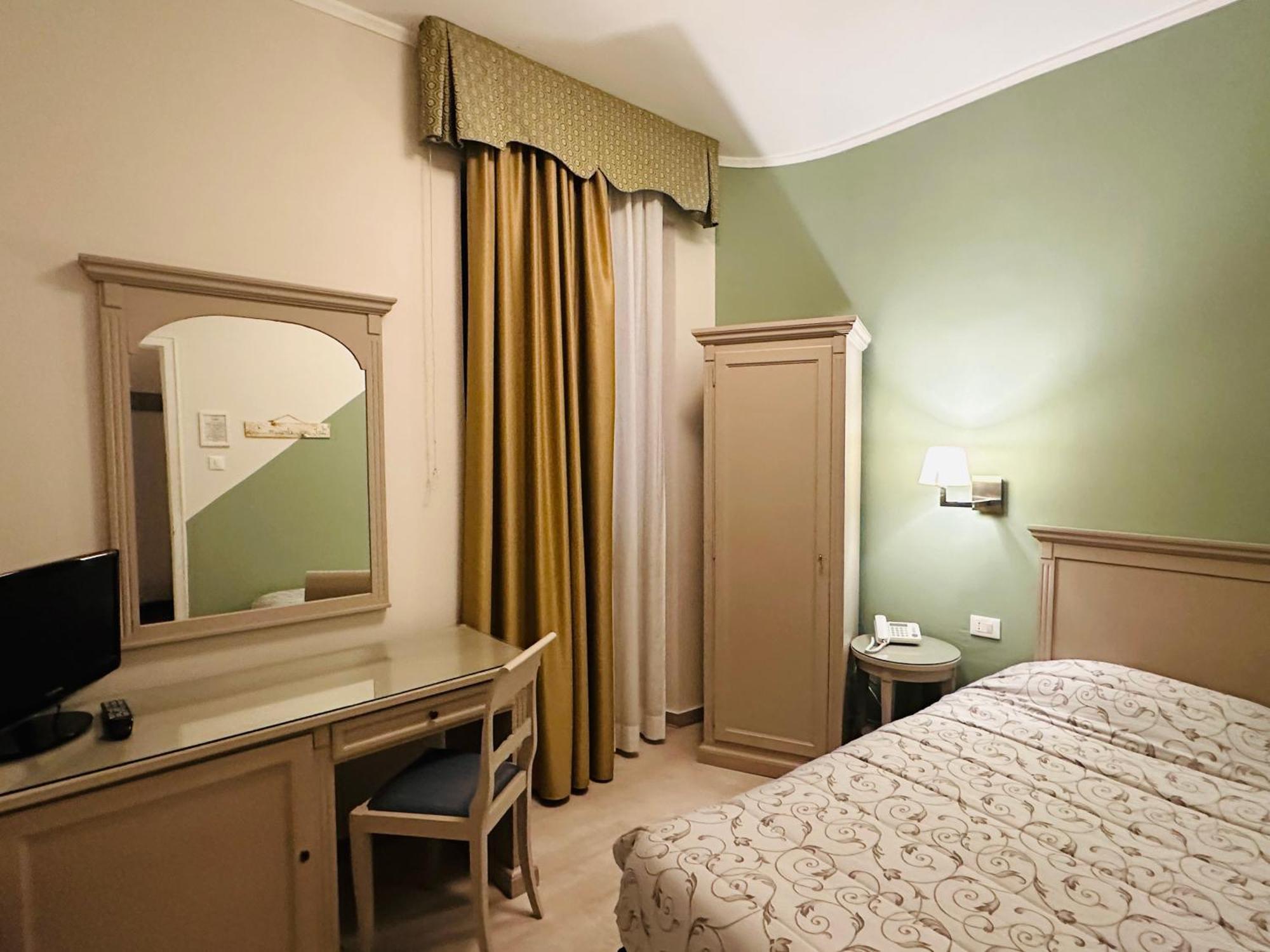 Hotel Bristol Триест Экстерьер фото
