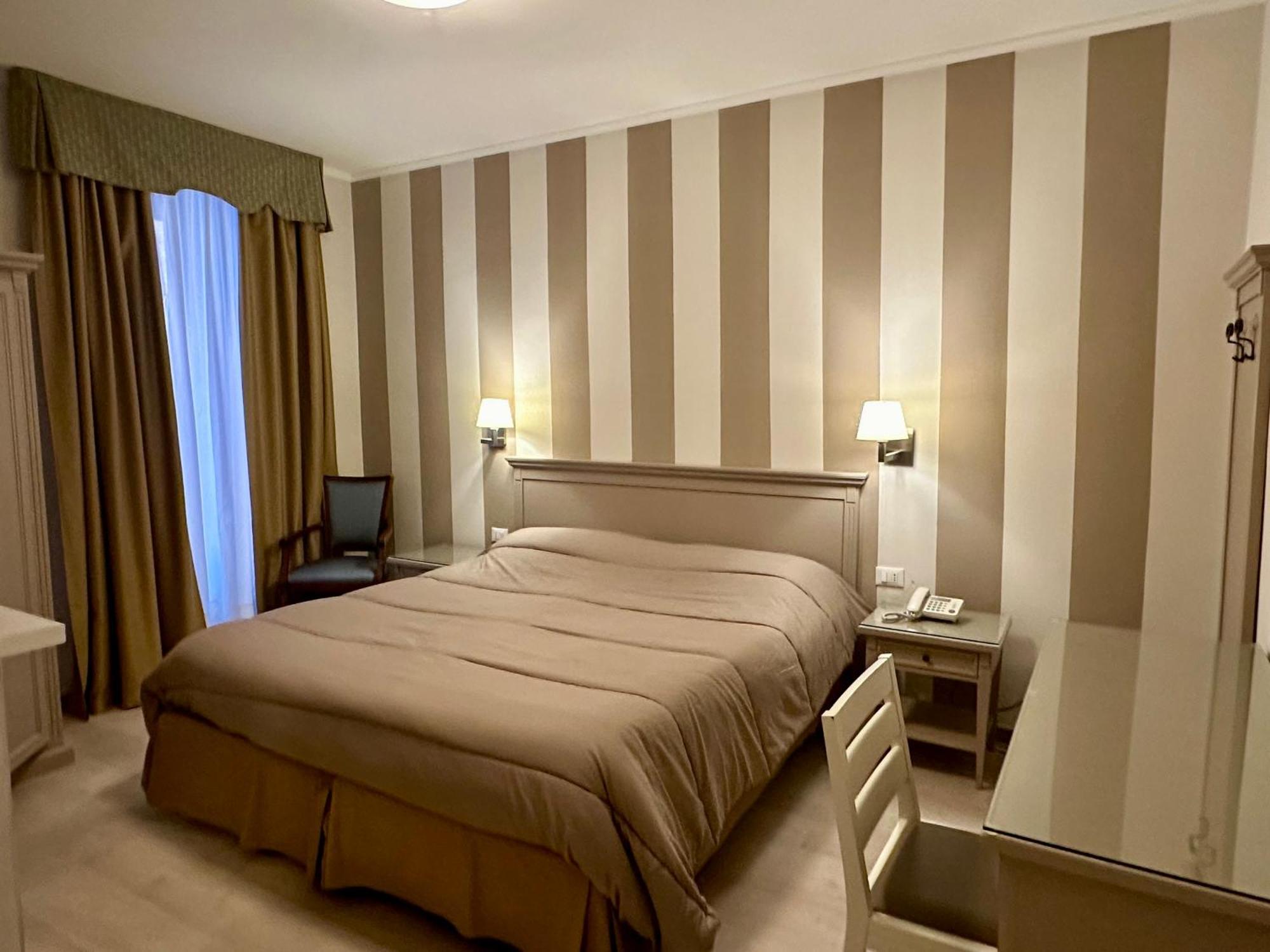 Hotel Bristol Триест Экстерьер фото