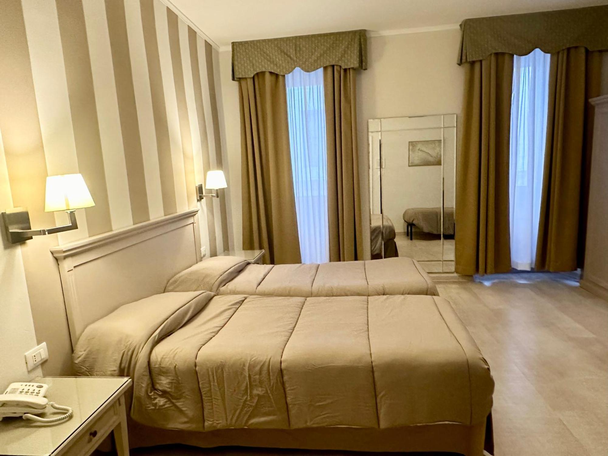 Hotel Bristol Триест Экстерьер фото